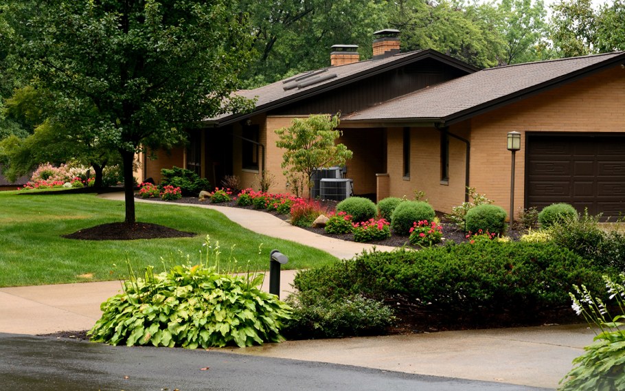 Лужайка перед домом