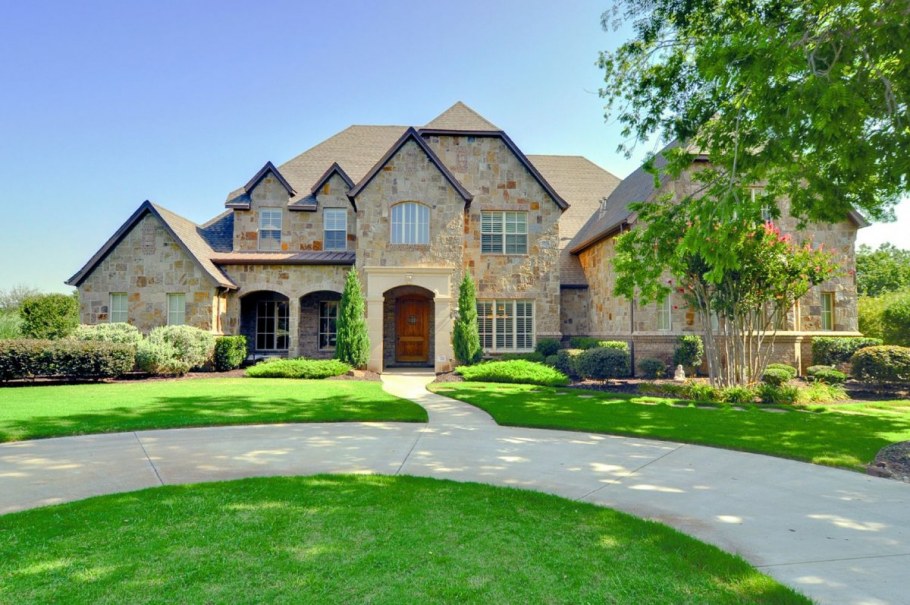 Круглый газон в ландшафте