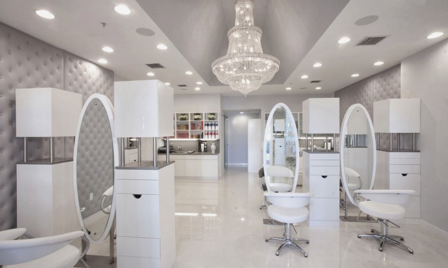 Салон красоты в светлых тонах
