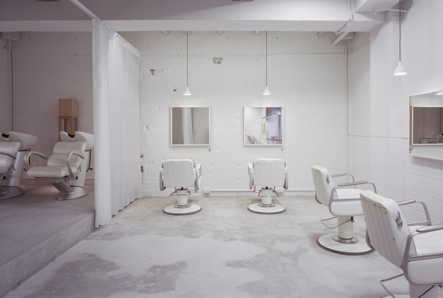 Маникюрный салон в светлых тонах