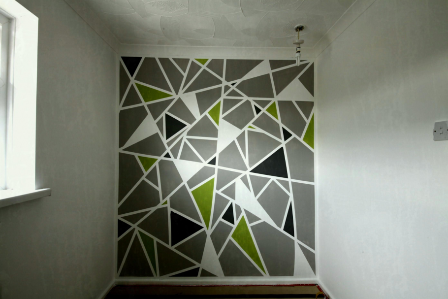 Геометрические фигуры на стене