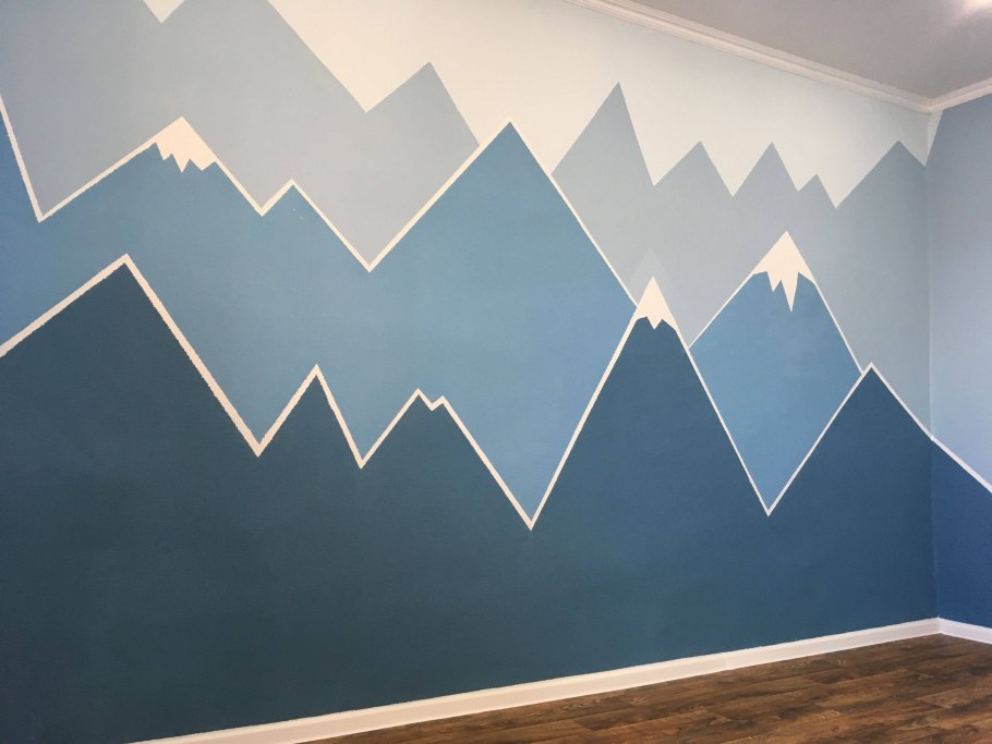 Геометрический узор на стене