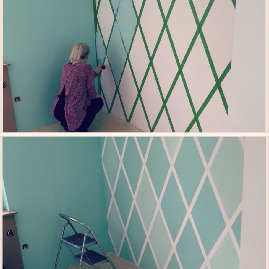 Геометрические горы на стене