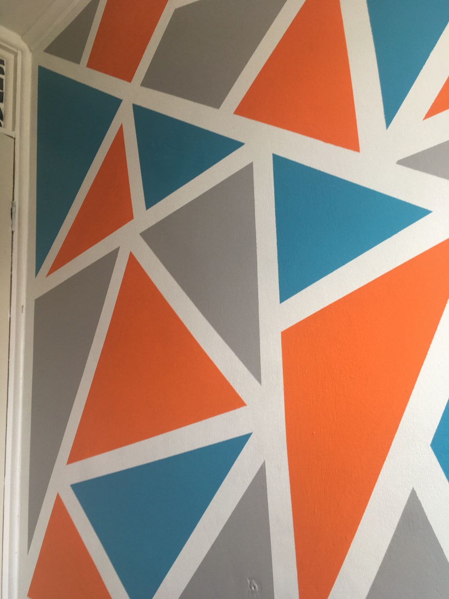 Покраска стен треугольниками