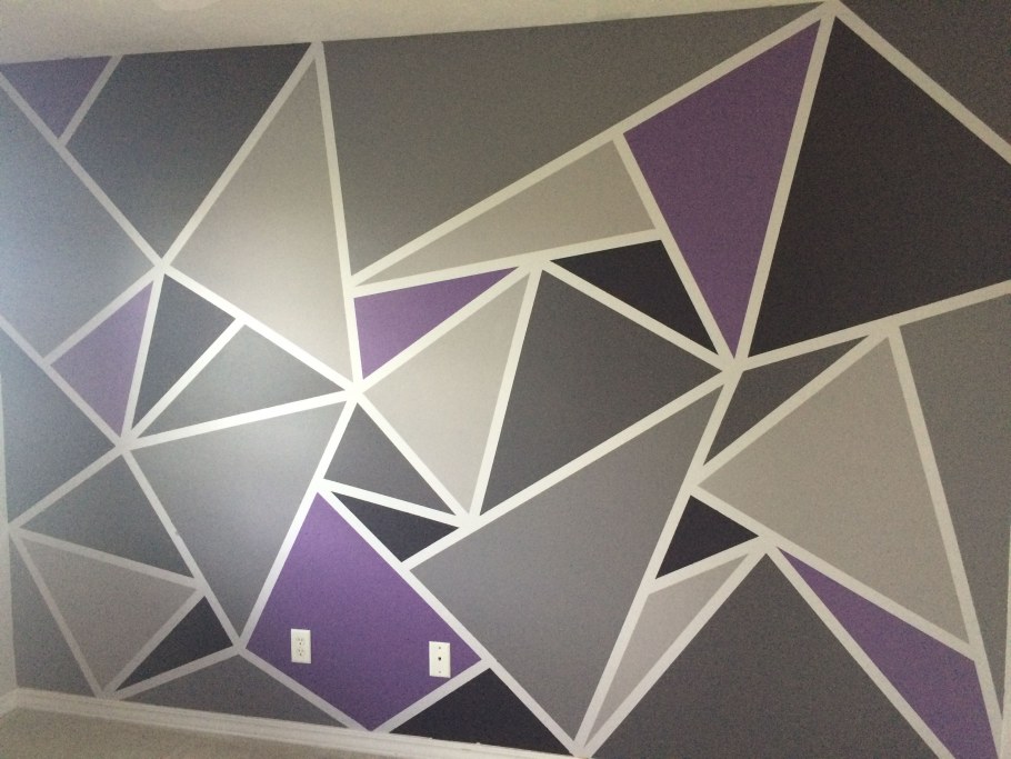 Горы на стене в детской