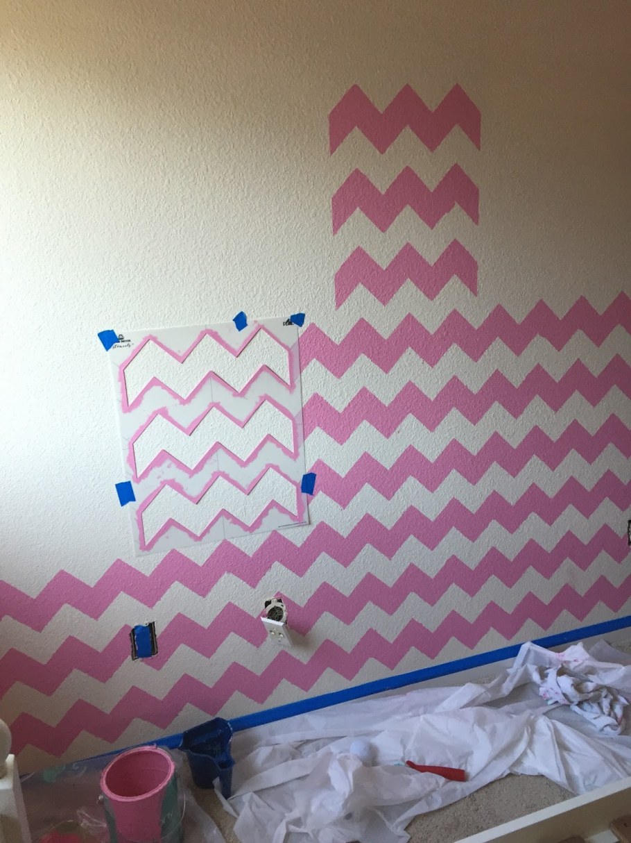 Геометрические узоры на потолке