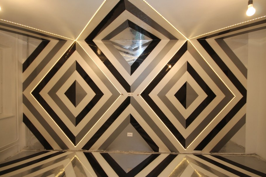 Геометрический декор стен в детском саду