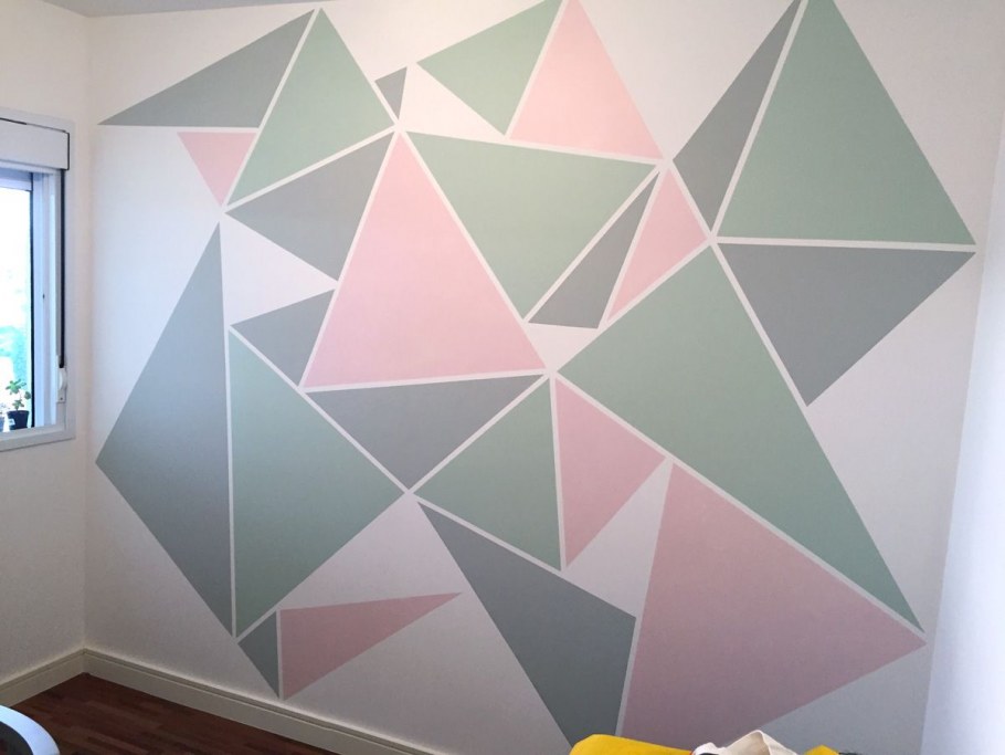 Абстрактные фигуры на стенах
