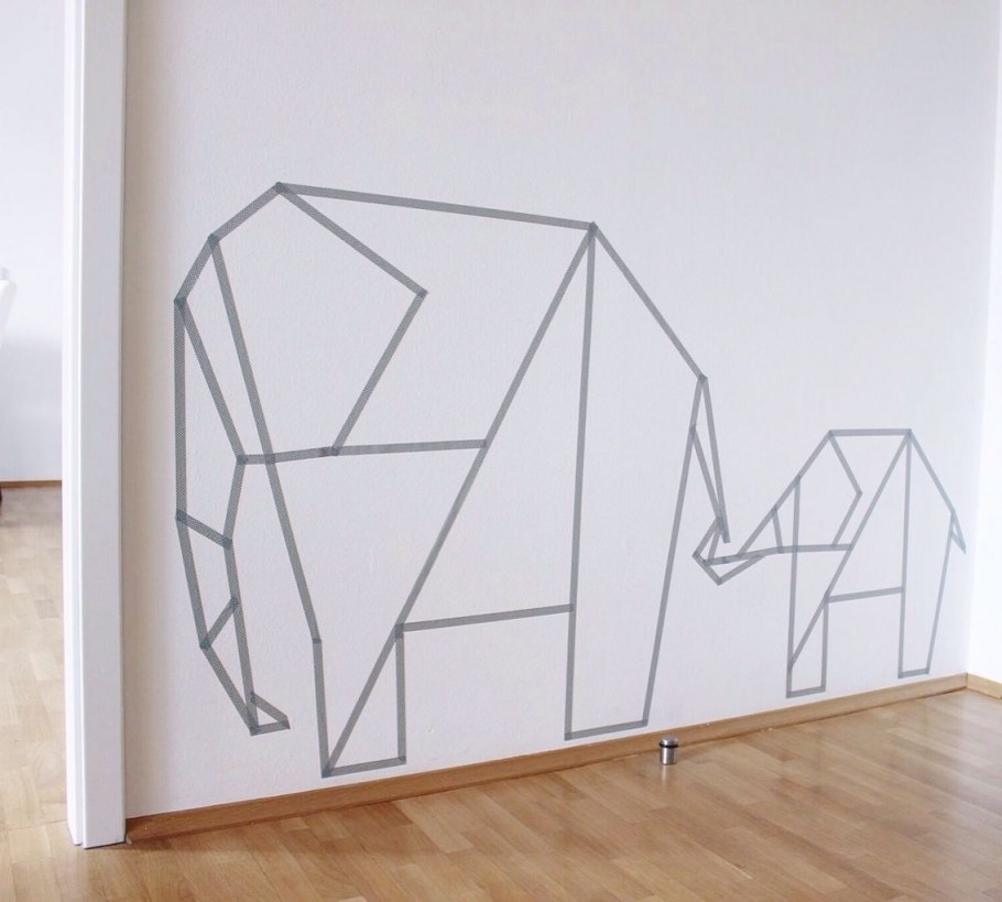 Геометрические фигуры на стене в детской комнате