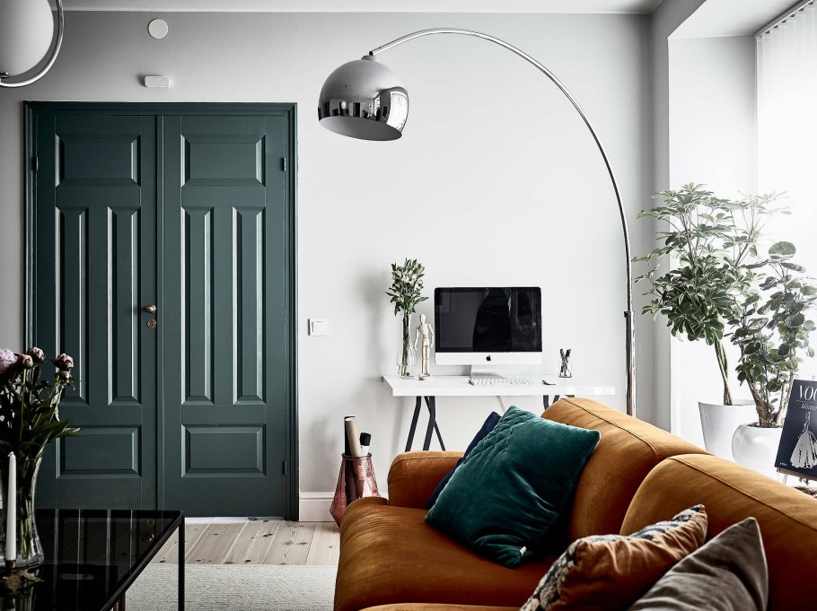 Изумрудные двери в интерьере