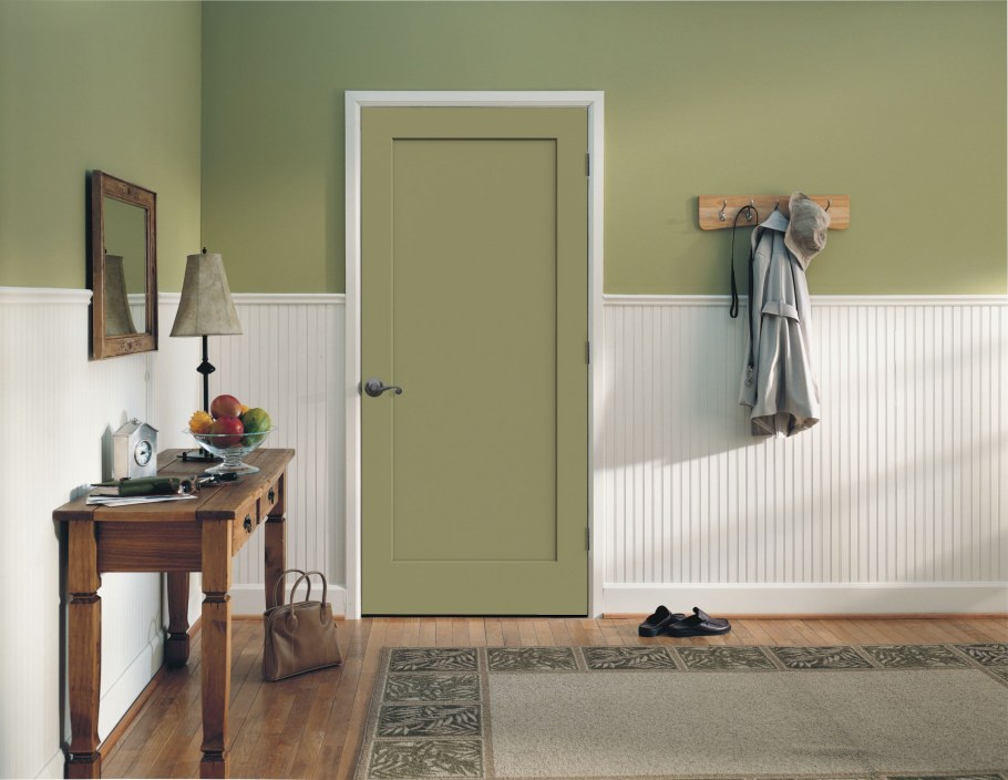 Бирюзовые двери в интерьере