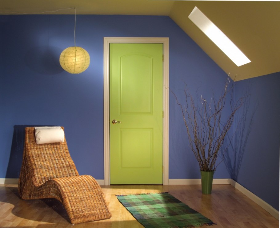 Яркая плитка в коридоре