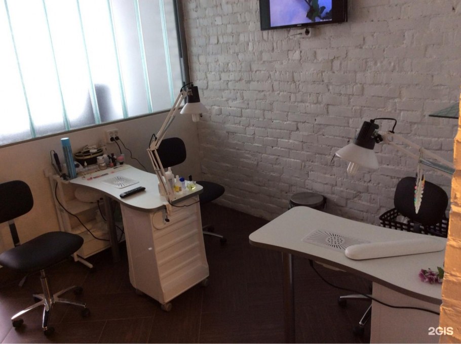 Маникюрный кабинет из дерева