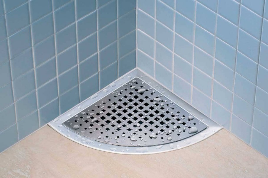 Точечный трап для душа в полу под плитку