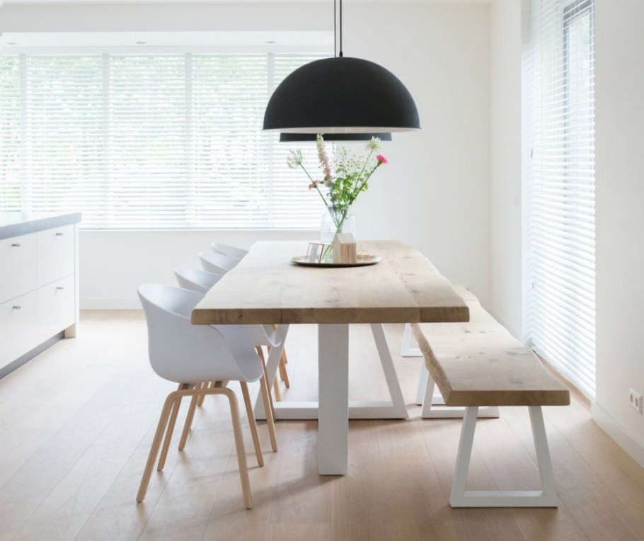 Минималистичный обеденный стол