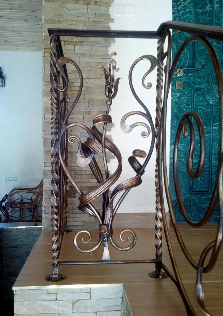 Кованная лестница в интерьере