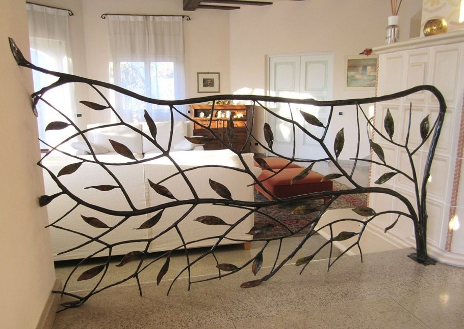 Ковка в интерьере Модерн