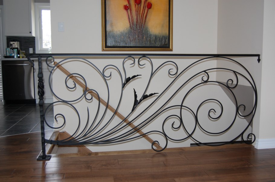 Фигурный поручень кованый
