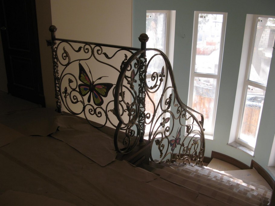 Кованые перила и перегородки