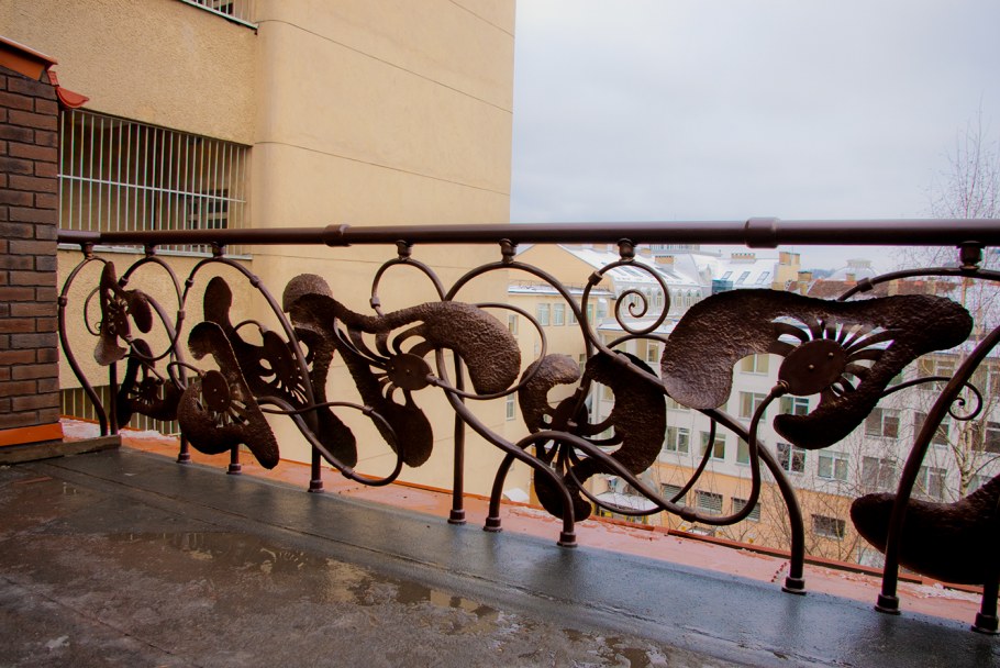 Консоль кованная в интерьере