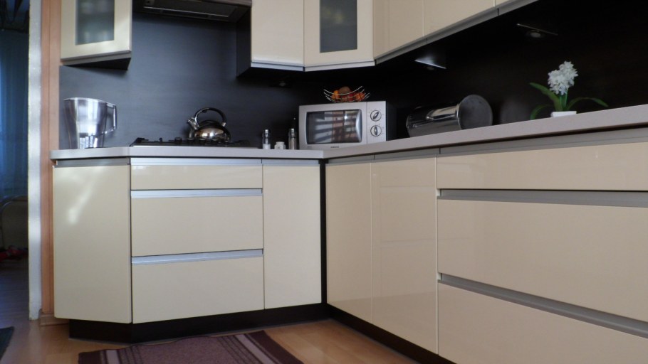 Кухня с фрезерованными ручками