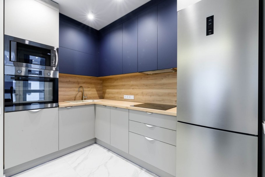 Кухня со скосом в углу