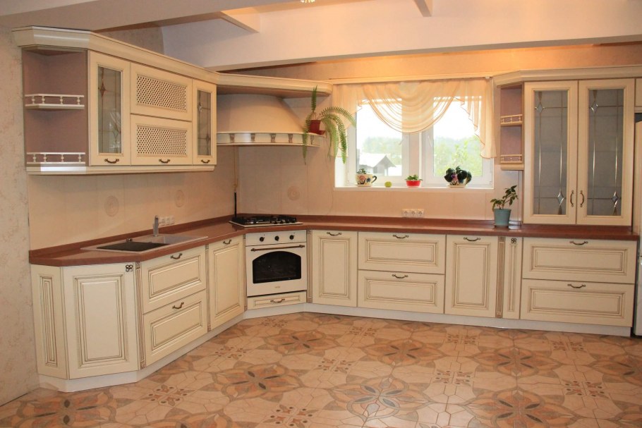 Кухонный гарнитур с радиусными фасадами