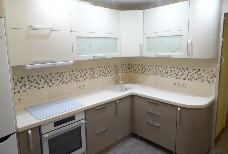 Серебристый кухонный гарнитур