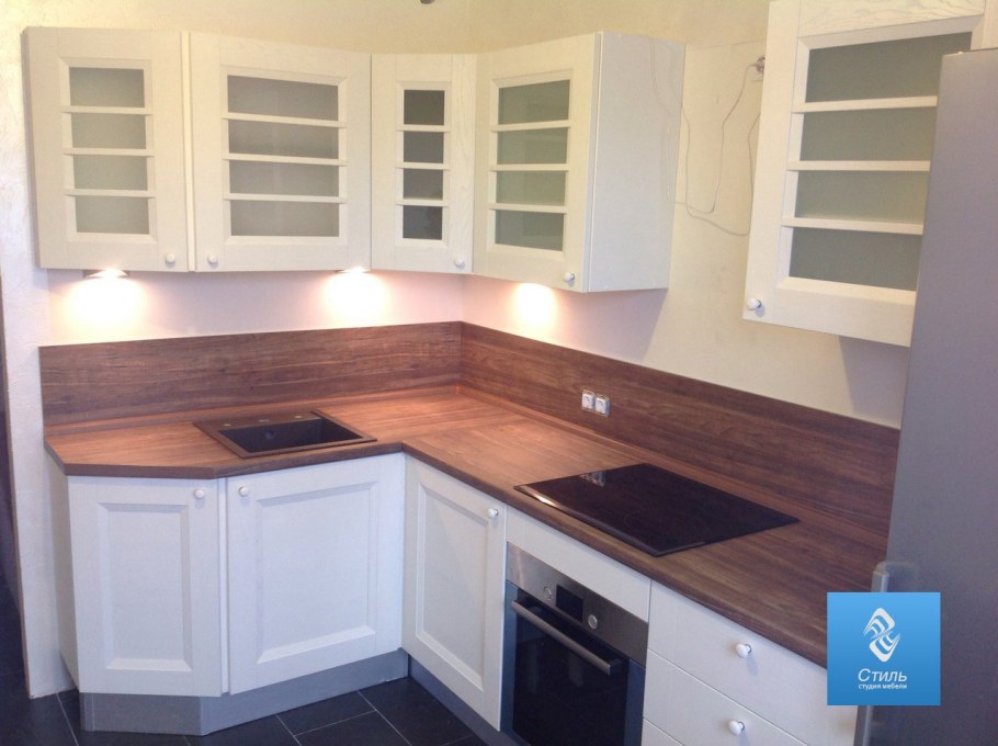 Кухонные гарнитуры с вытяжкой