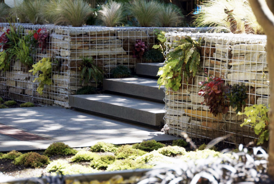 Патио из габионов