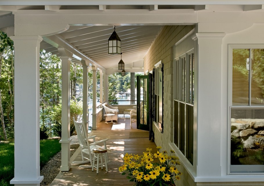 Коттедж с верандой