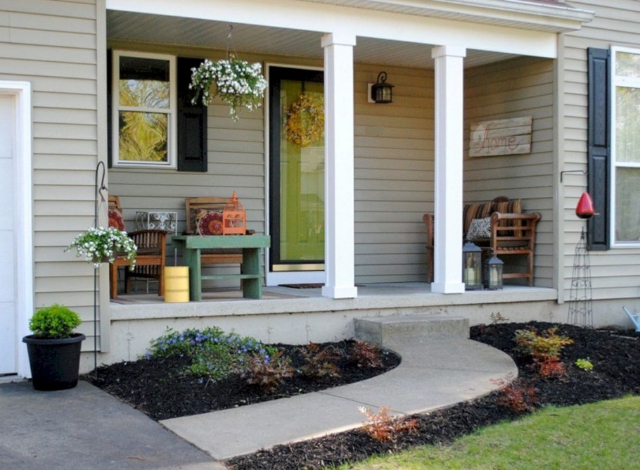 Крыльцо в доме в саду