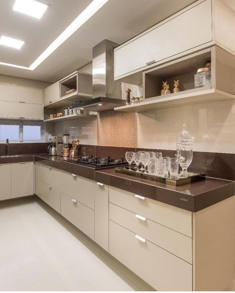 Бежевые кухни