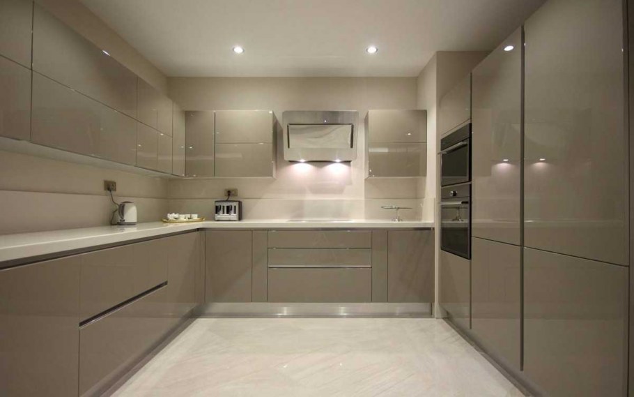 Кухня бежевая матовая