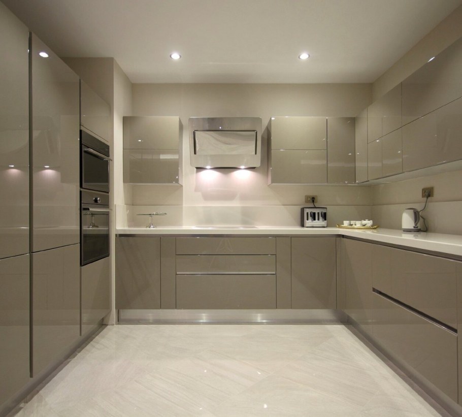 Кухня серая с бежевым