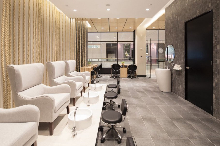 Интерьер современной парикмахерской