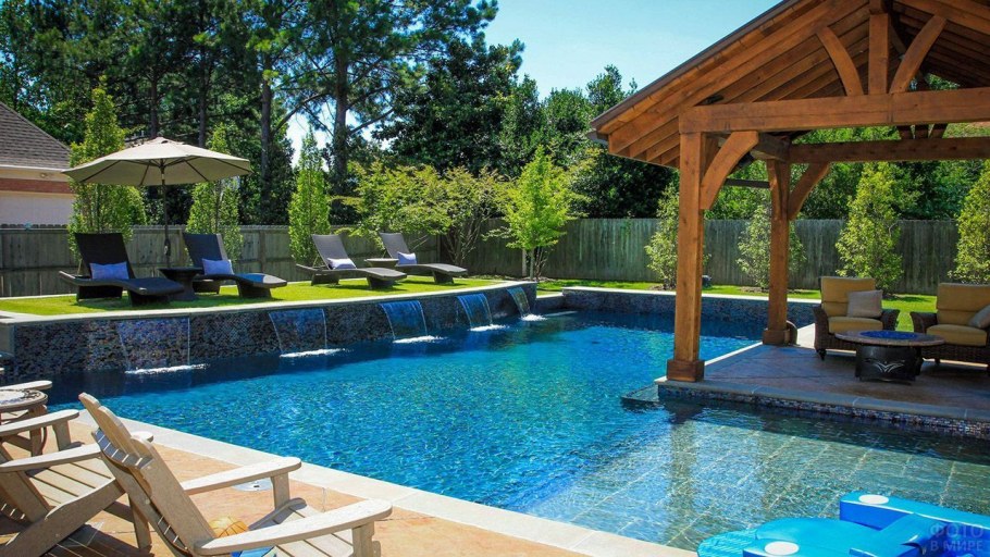 Ландшафт с бассейном