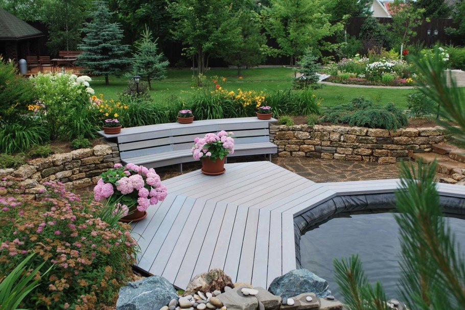 Зона с бассейном на участке