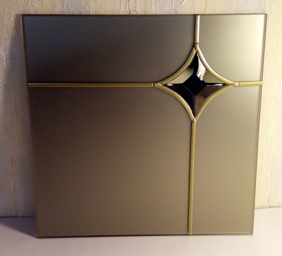 Шкаф купе с бронзовым стеклом