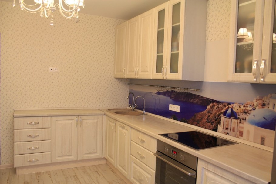 Интерьер кухни в теплых тонах