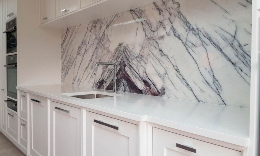 Мраморная плитка на фартук
