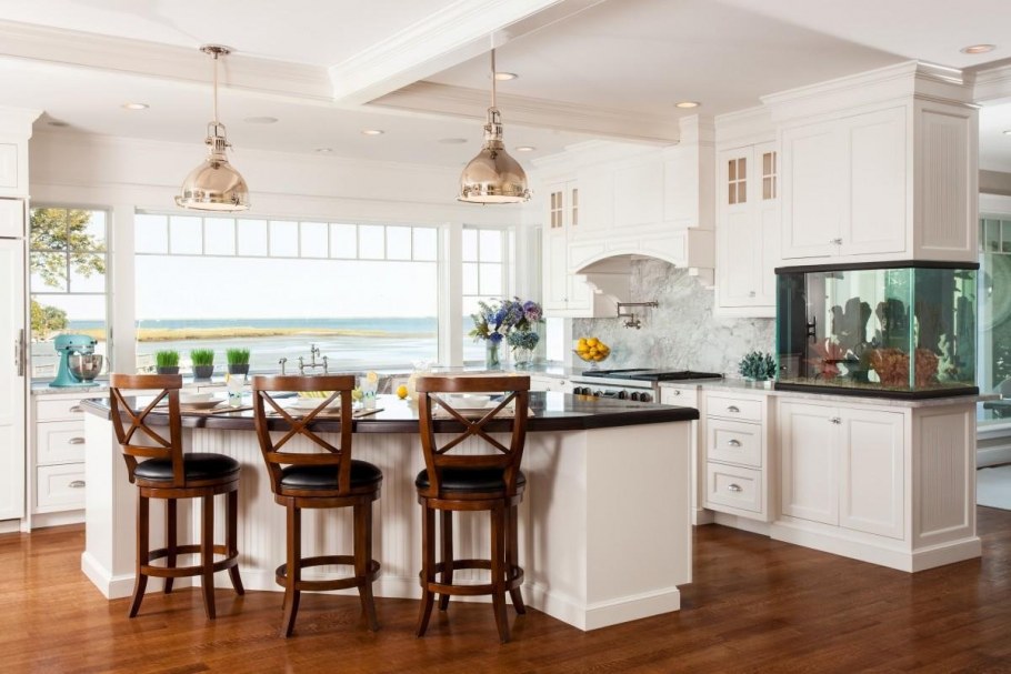 Аквариум в стене