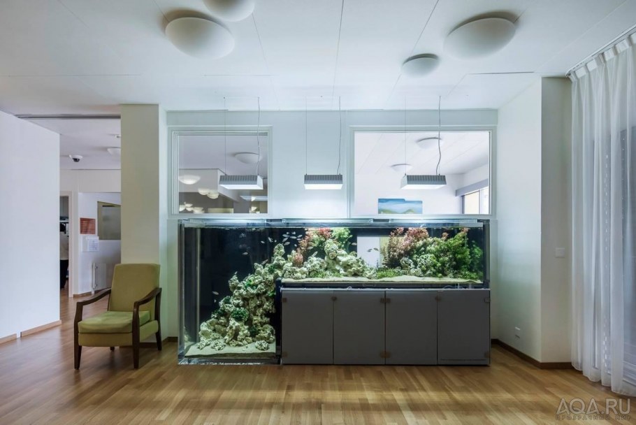 Аквариум встроенный в шкаф