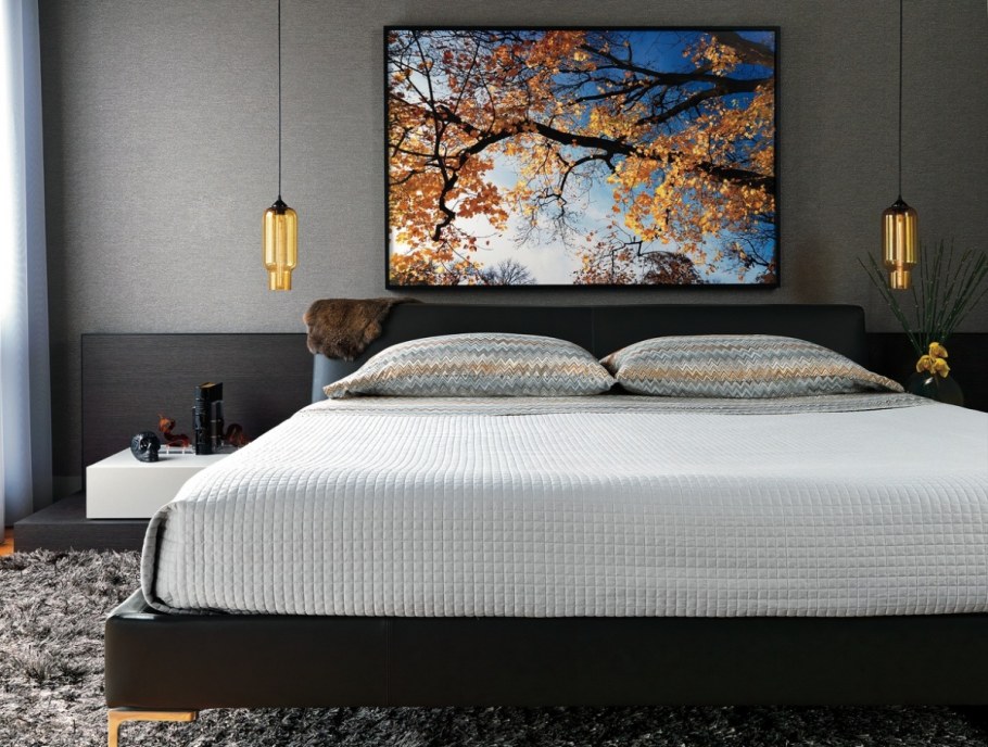 Панно над кроватью в спальне