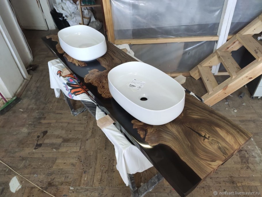 Деревянная столешница в ванную под раковину