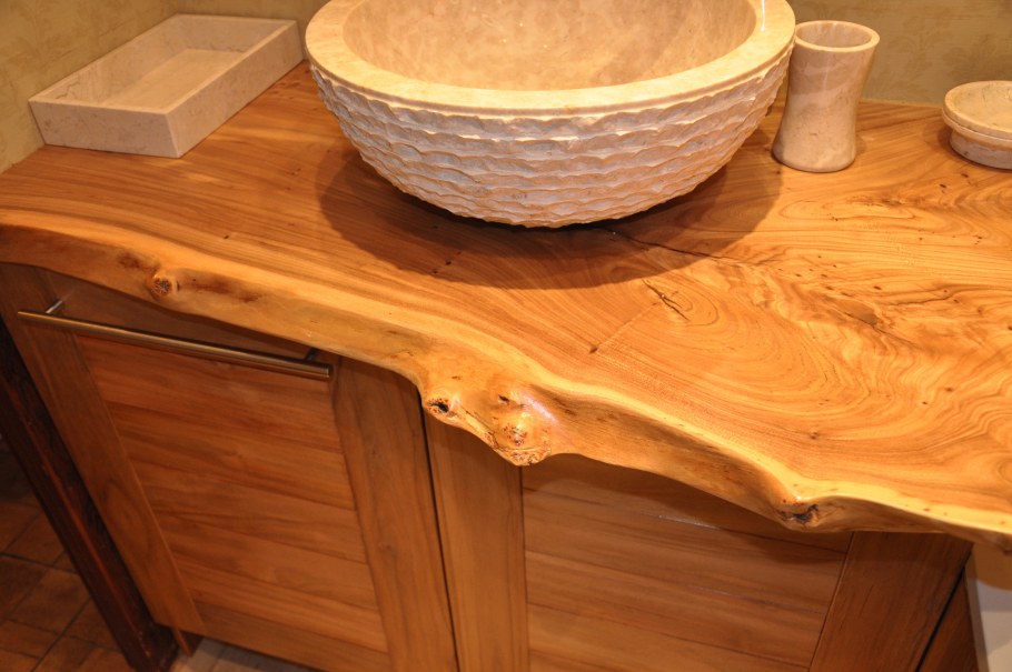 Столешница под раковину из карагача