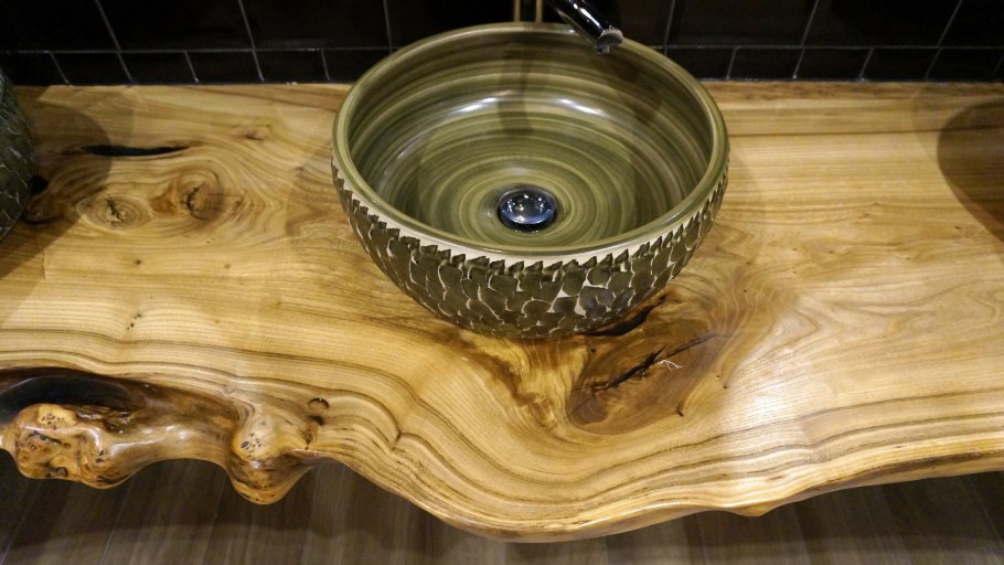 Столешница из слэба под раковину в ванную