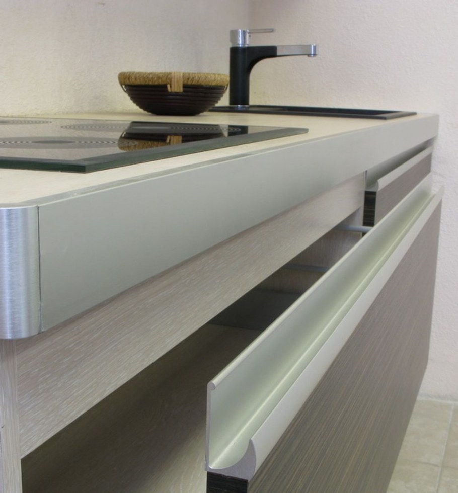 Интегрированная ручка ЛДСП