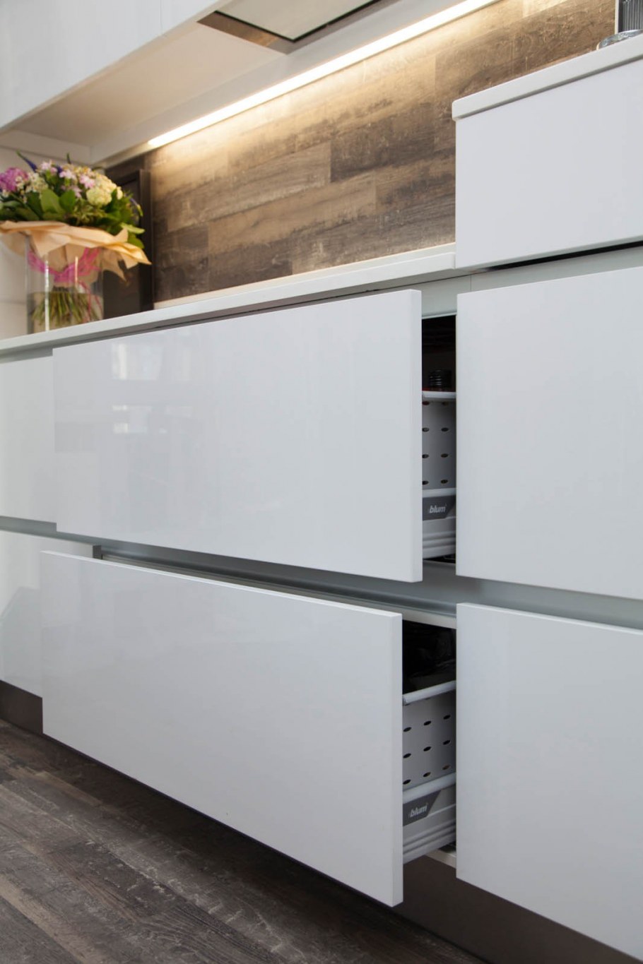 Интегрированные ручки в пленке ПВХ