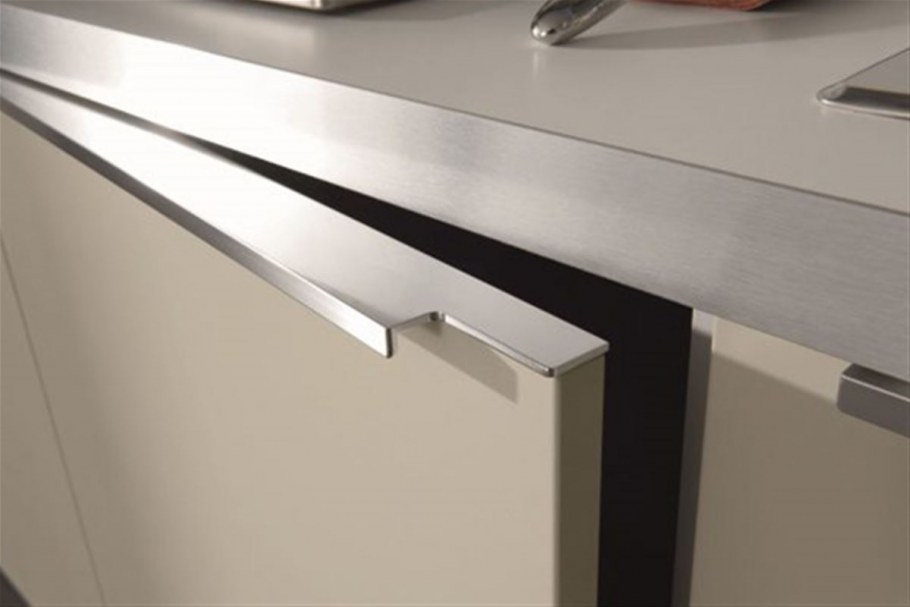 Ручка профиль интегрированная l=3900 в фасад